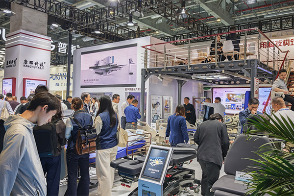 公司亮相第93届CMEF